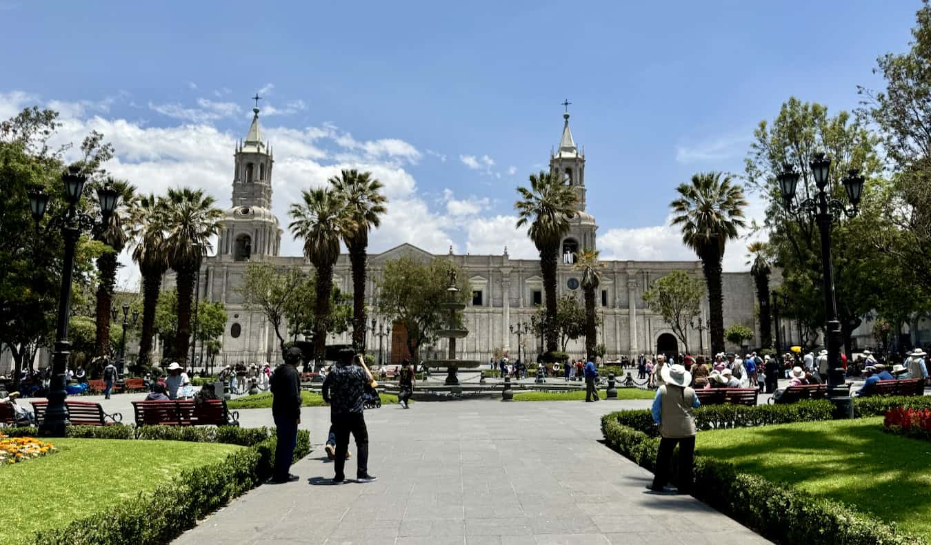 Exploring the historical buildings of Peru with lots of locals and tourists around